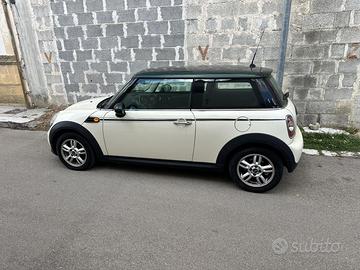 Mini Cooper benzina 1600 del 2013 rivedere motore