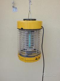 Trappola per insetti notturni volanti