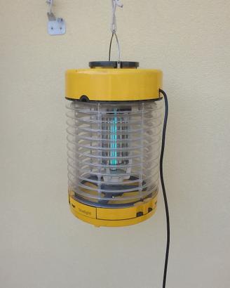 Trappola per insetti notturni volanti