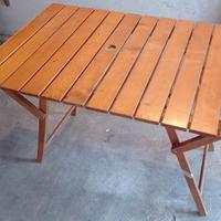 TAVOLINO IN LEGNO DA GIARDINO.