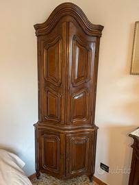 Angoliera antica in legno massello di noce