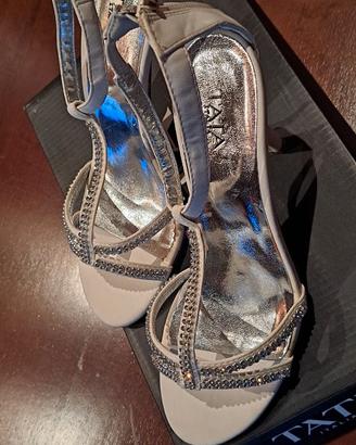 Sandali eleganti bianchi con strass. Numero 38.