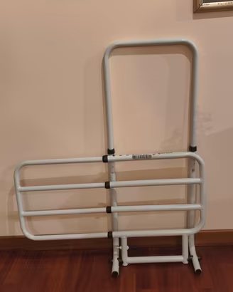 Sponda letto universale per anziani e disabili