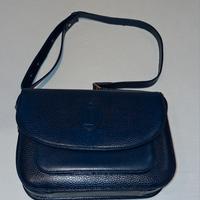 borsa di pelle blu a spalla