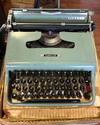 Macchina da Scrivere Olivetti Lettera 22 Vintage