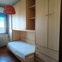 Gratis armadio a ponte con letto e materasso