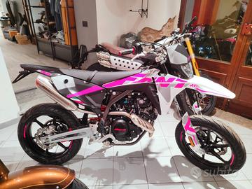 Fantic Motor XMF 125 LIMITED EDITION BIANCO/ROSA