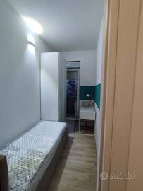 Stanza in appartamento di 150 m² a Bologna