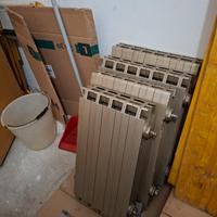 8 termosifoni in alluminio a 150 euro