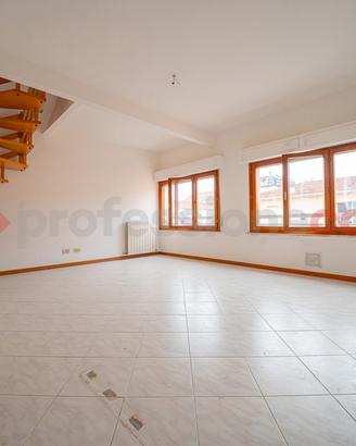 Appartamento Cecina [Cod. rif 027C4VRG]