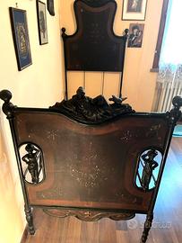 Letto antico in ferro con decori e madreperla