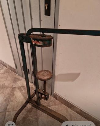 Tappatrice a colonna vintage Mondial