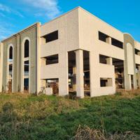 In zona servitissima, porzione di capannone