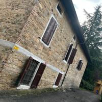 Casa singola in un vecchio borgo