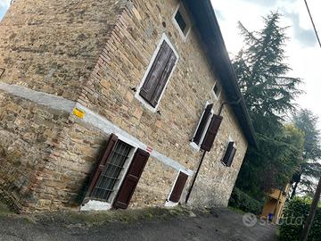 Casa singola in un vecchio borgo