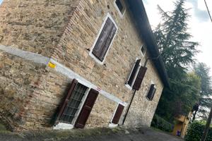 Casa singola in un vecchio borgo