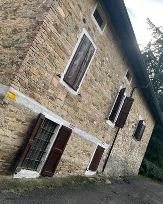 Casa singola in un vecchio borgo