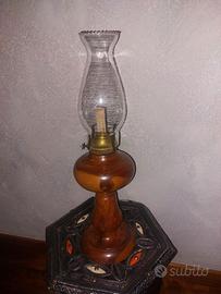 Antica Lampada a Petrolio in Legno di Ulivo