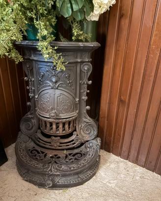 Antica stufa in ghisa