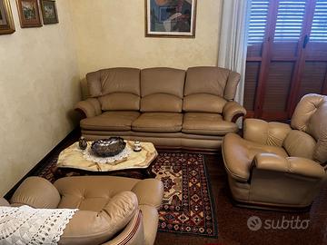 Divano e poltrone, soggiorno coordinato.