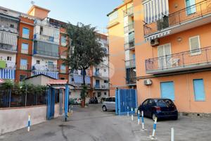 4 LOCALI A NAPOLI