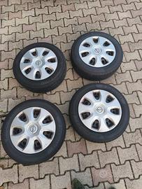 Treno gomme estive con copricerchi opel corsa D