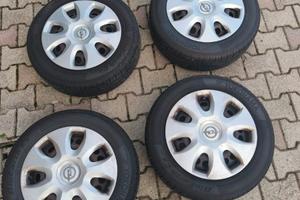 Treno gomme estive con copricerchi opel corsa D