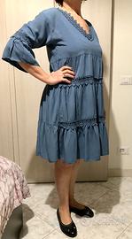 Abito in denim con lavorazione in sangallo