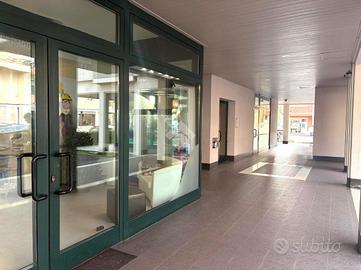 NEGOZIO A DARFO BOARIO TERME