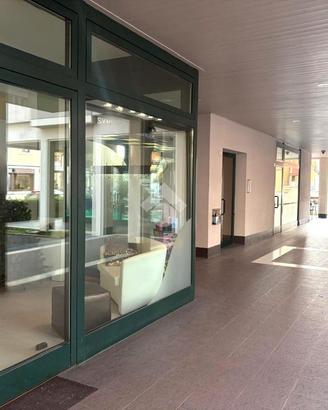 NEGOZIO A DARFO BOARIO TERME