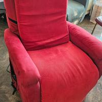 Poltrona elettrica con telecomando e suo cuscino