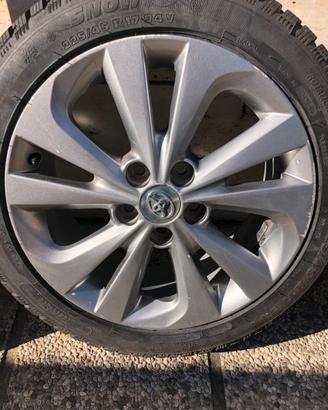 4 Cerchi lega Toyota Auris R 17+2 gomme invernali