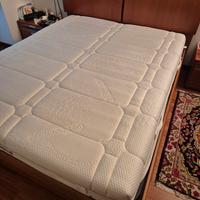 Letto matrimoniale completo di materasso