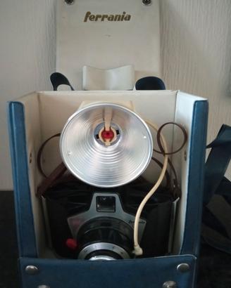 Macchina fotografica Ferrania eura 600.