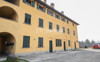 BILOCALE CON POSTO AUTO IN CENTRO A MERONE