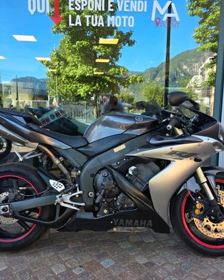 Yamaha YZF R1