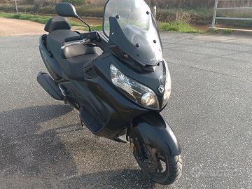 scooter maxisym 400