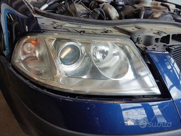 Proiettore destro VOLKSWAGEN PASSAT del 2003