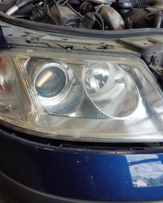 Proiettore destro VOLKSWAGEN PASSAT del 2003