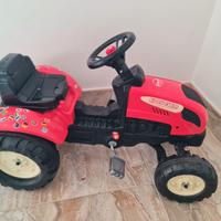 Trattore giocattolo a pedali
