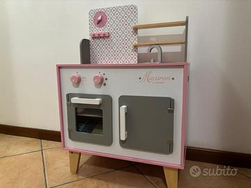 Cucina giocattolo per bimba in legno