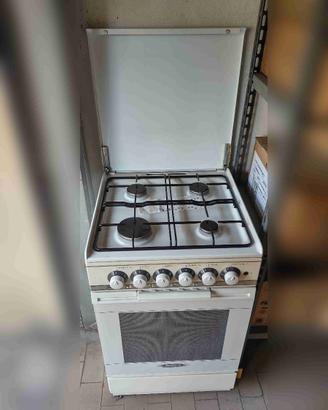 Cucina Zoppas a 4 fuochi con forno