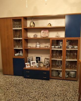 divani parete attrezzata e tavolino