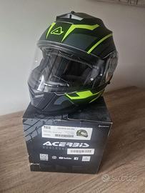 Caschi modulari e giubbotti moto