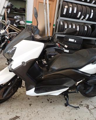 Yamaha x-max 125