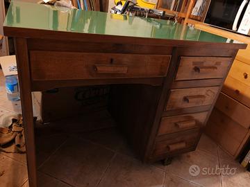 Scrivania vintage in legno 
