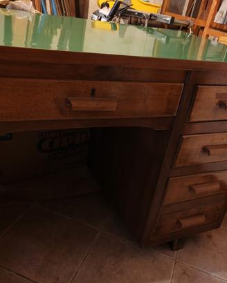 Scrivania vintage in legno 
