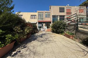 VILLA A SCHIERA A AREZZO