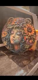 Decorazione artistica legno viso Donna
immersa in 