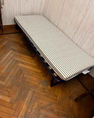 Brandina pieghevole completa di materasso e ruote